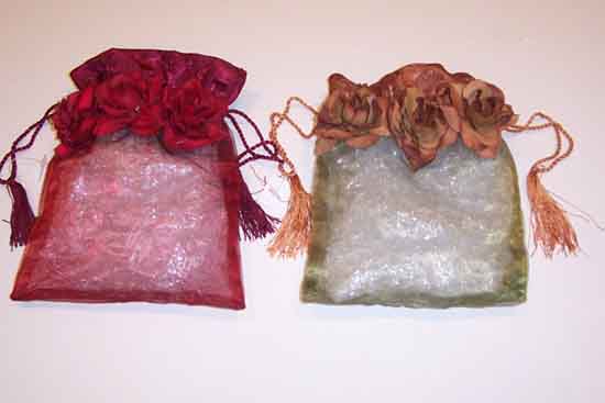 ORG POUCH W/FLOWER (248034)