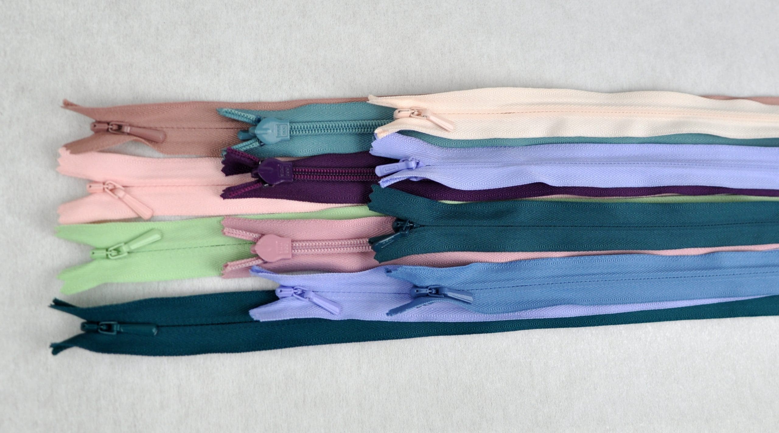 YKK INVISIBLE ZIPPER:10PC/PKT (YKK/CHC-36/50CM)