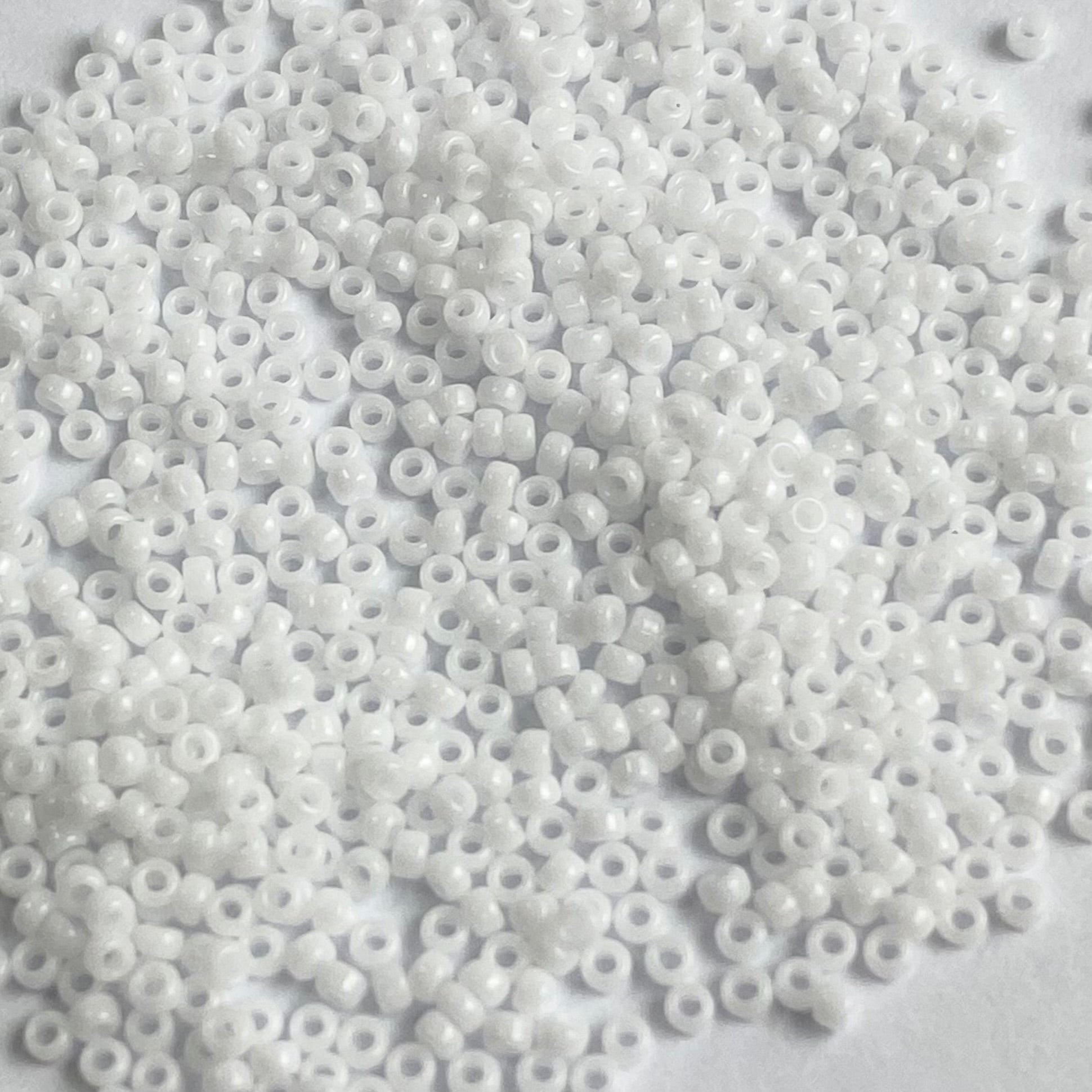 GLASS BEADS:RD.1/2KG (MIY/RR-15/0-402)