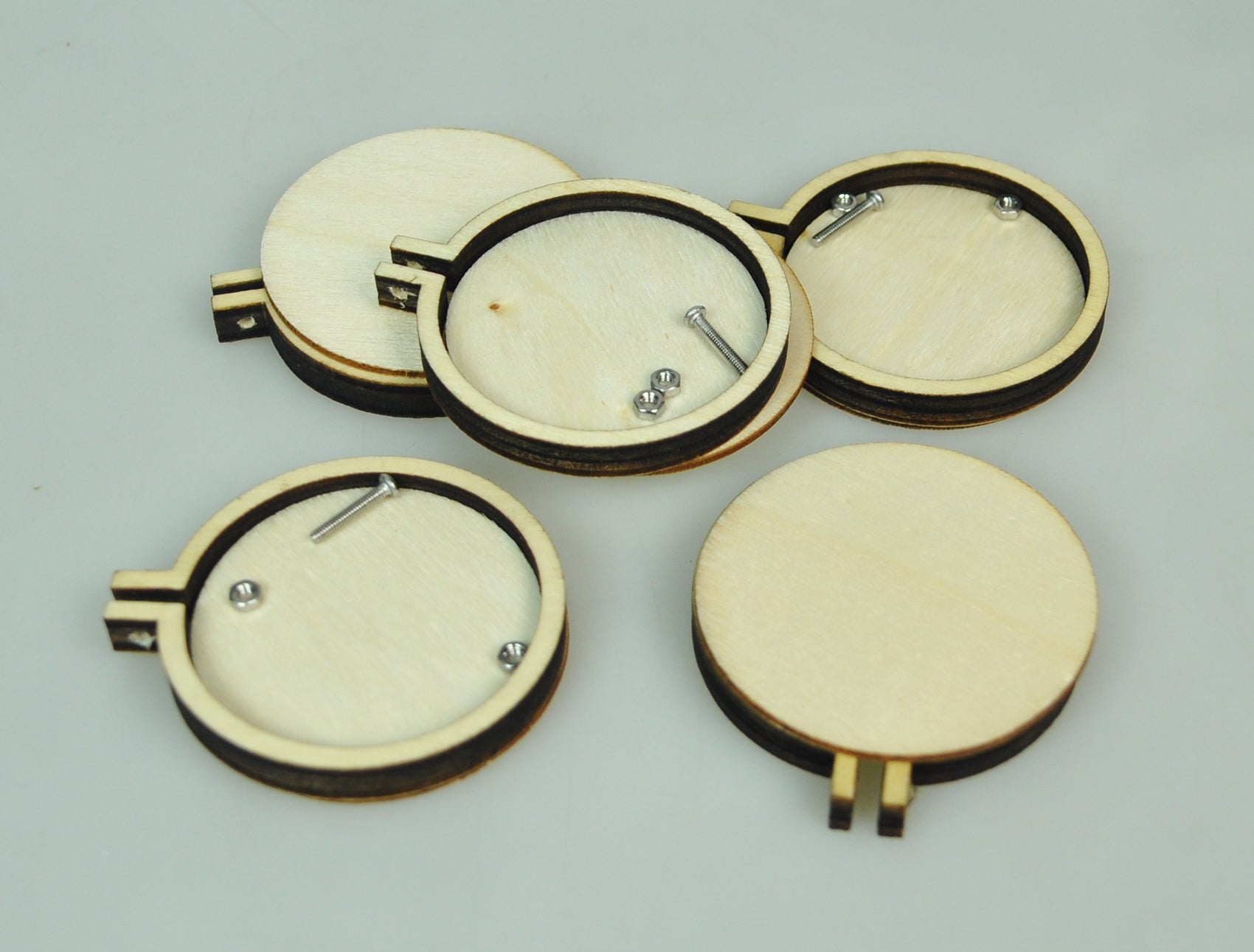 ROUND WOOD EMB.FRAME:10SETS/PK (RD/MINI-EF-5.7X5CM)