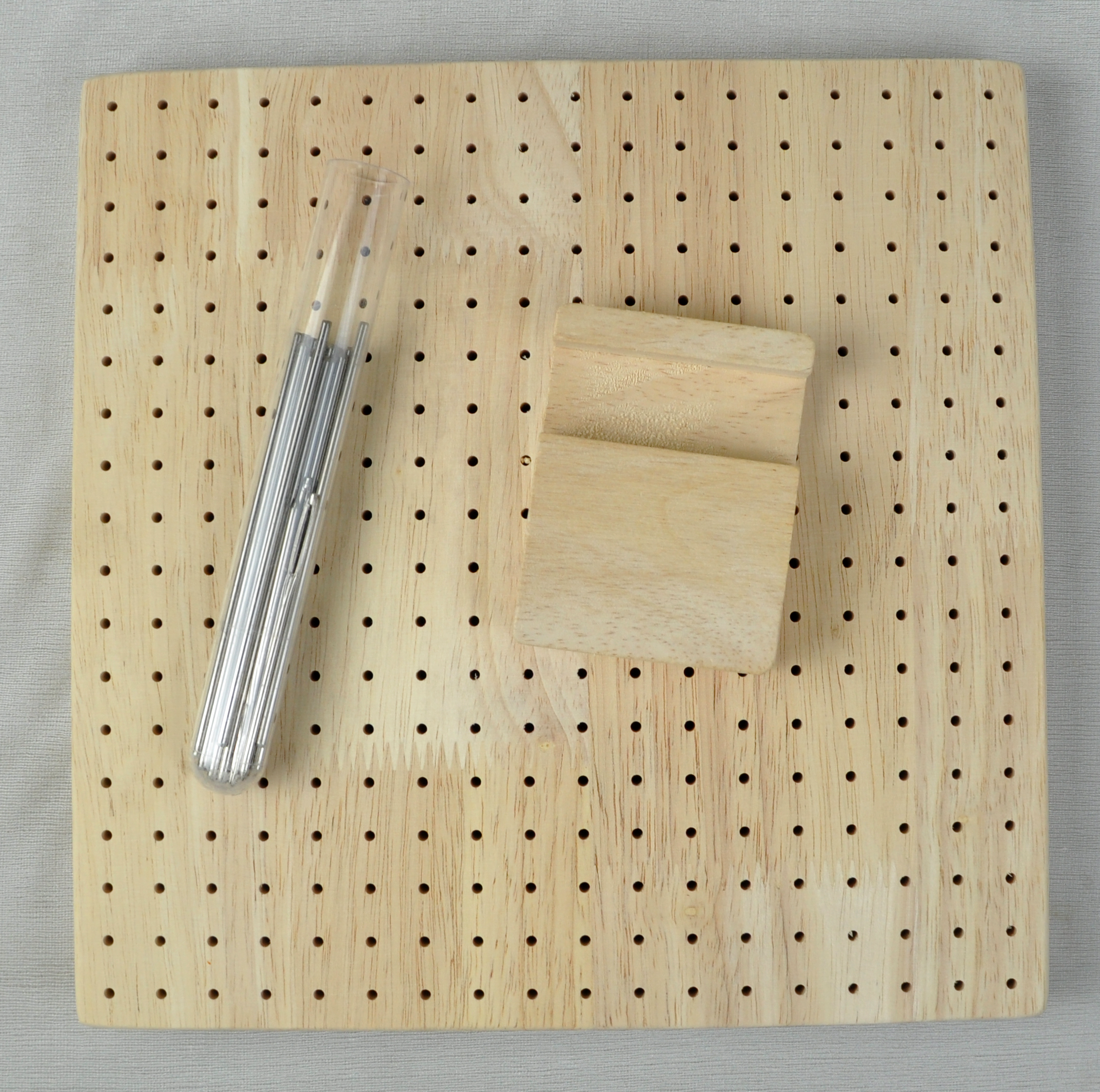 MACRAME TOOL BOARD W/NEEDLES (S-25)