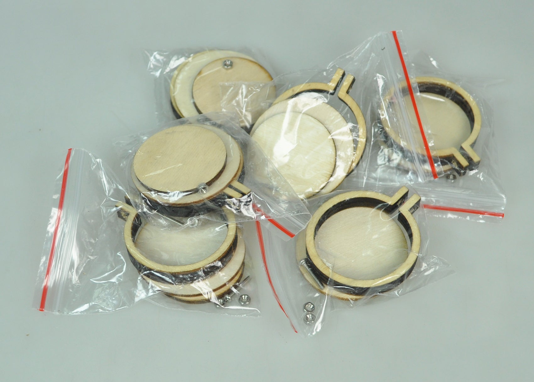 ROUND WOOD EMB.FRAME:10SETS/PK (RD/MINI EF-4.7X4CM)