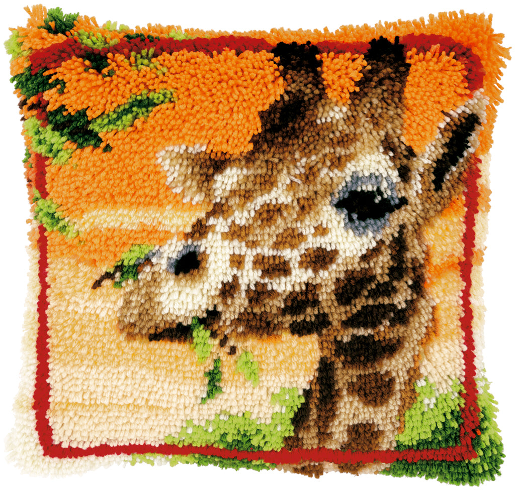 VERVACO LATCH HOOK CUSHION – GIRAFFE EATING LEAVES (PN-0147957)
