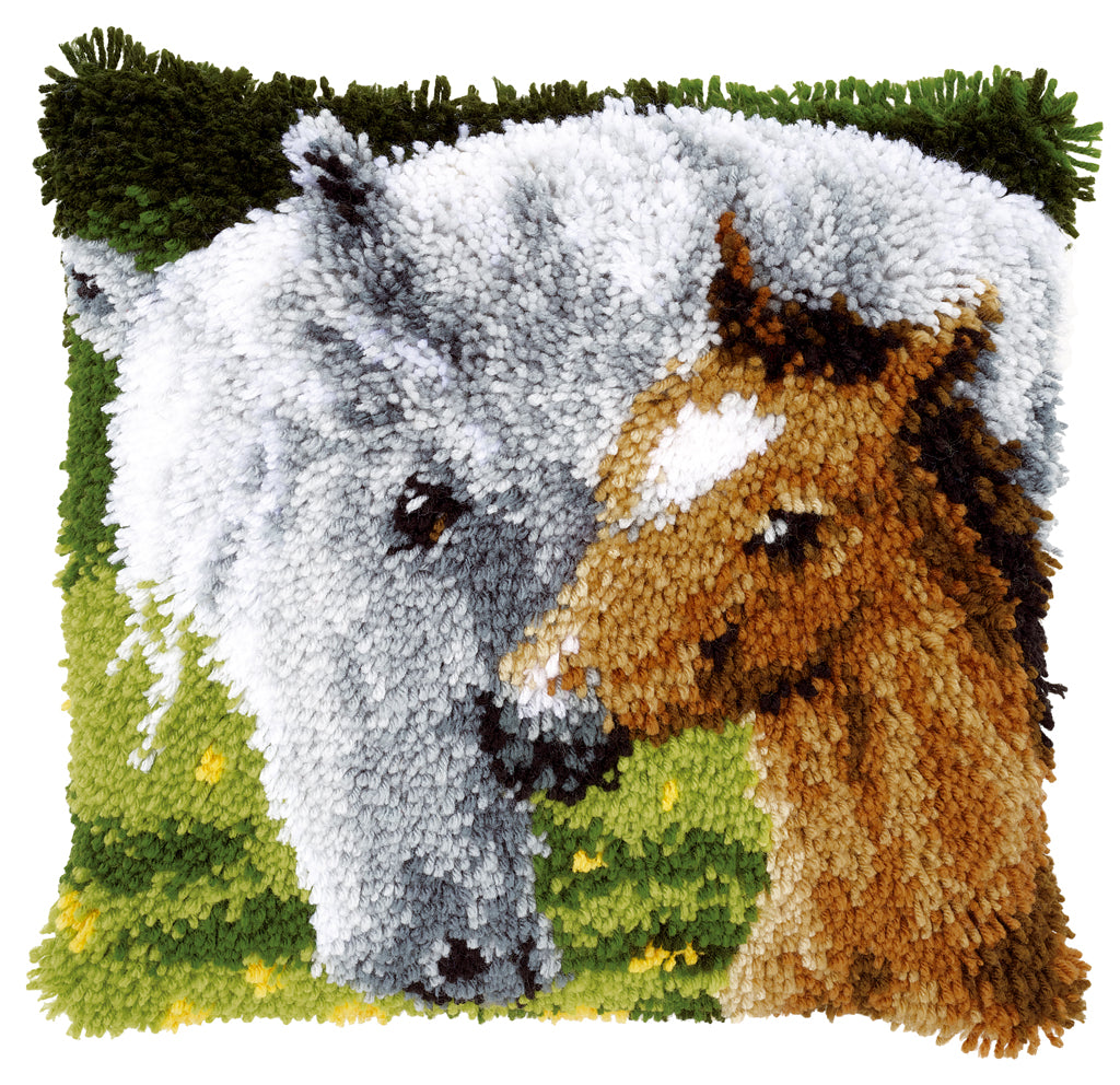 VERVACO LATCH HOOK CUSHION – HORSE & FOAL (PN-0146759)