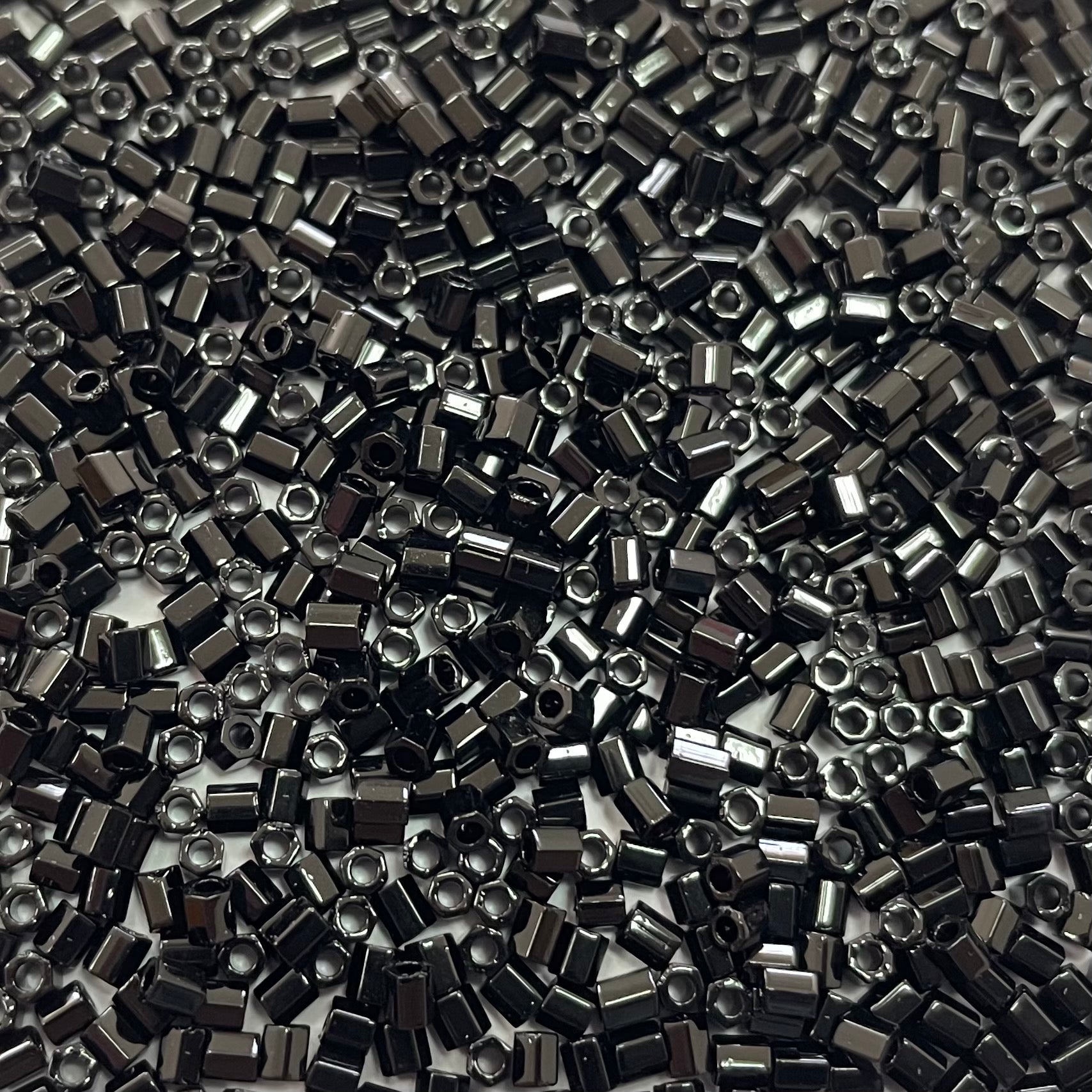 GLASS BEADS:2CUT:8/0 (MIY/2C-8/0-401)