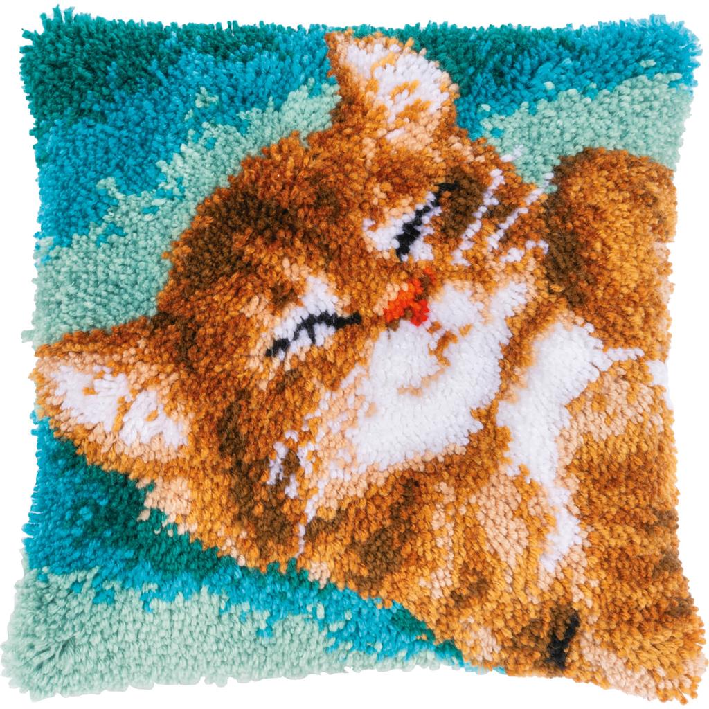 VERVACO LATCH HOOK CUSHION – CAT PURRING (PN-0189644)