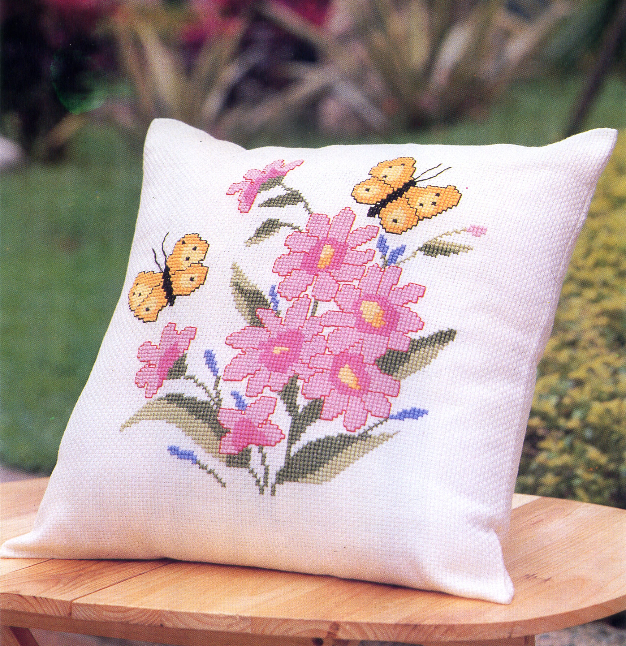 CROSS STITCHERY KIT (CS-250)