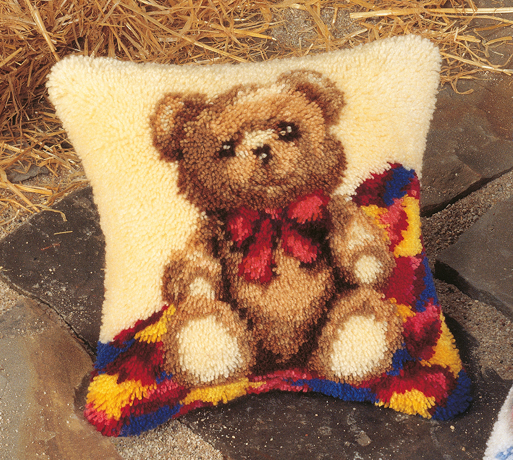 VERVACO LATCH HOOK CUSHION – BEAR CUB (PN-0014124)