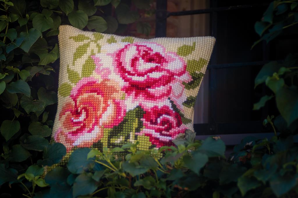 VERVACO CROSS STITCH CUSHION KIT ROSES (PN-0166936)